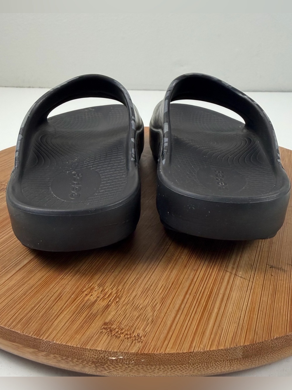 OOFOS OOahh Slide Sandals in Black and Gray Camo - Picture 4 of 9